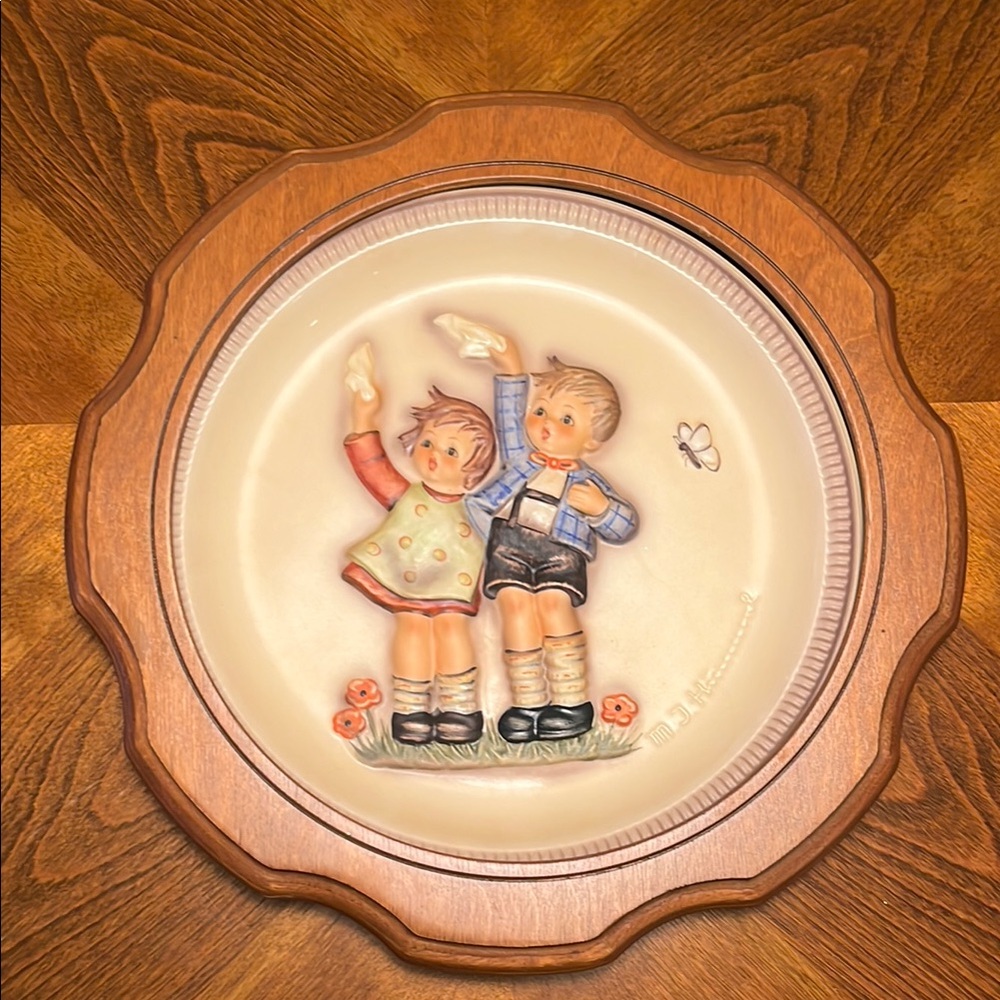 MJ Hummel 1985 Goebel Decorative Plate with Wooden Frame